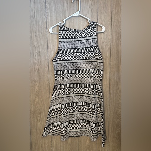 Apt. 9 Black and White Geometric Top - Picture 4 of 4